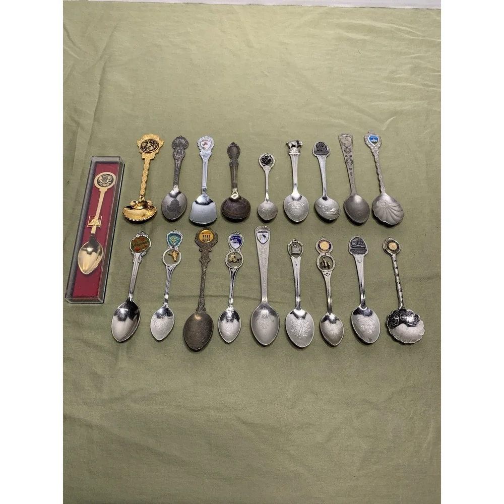 Lot of 19 Souvenir Assorted Spoons Vintage‎